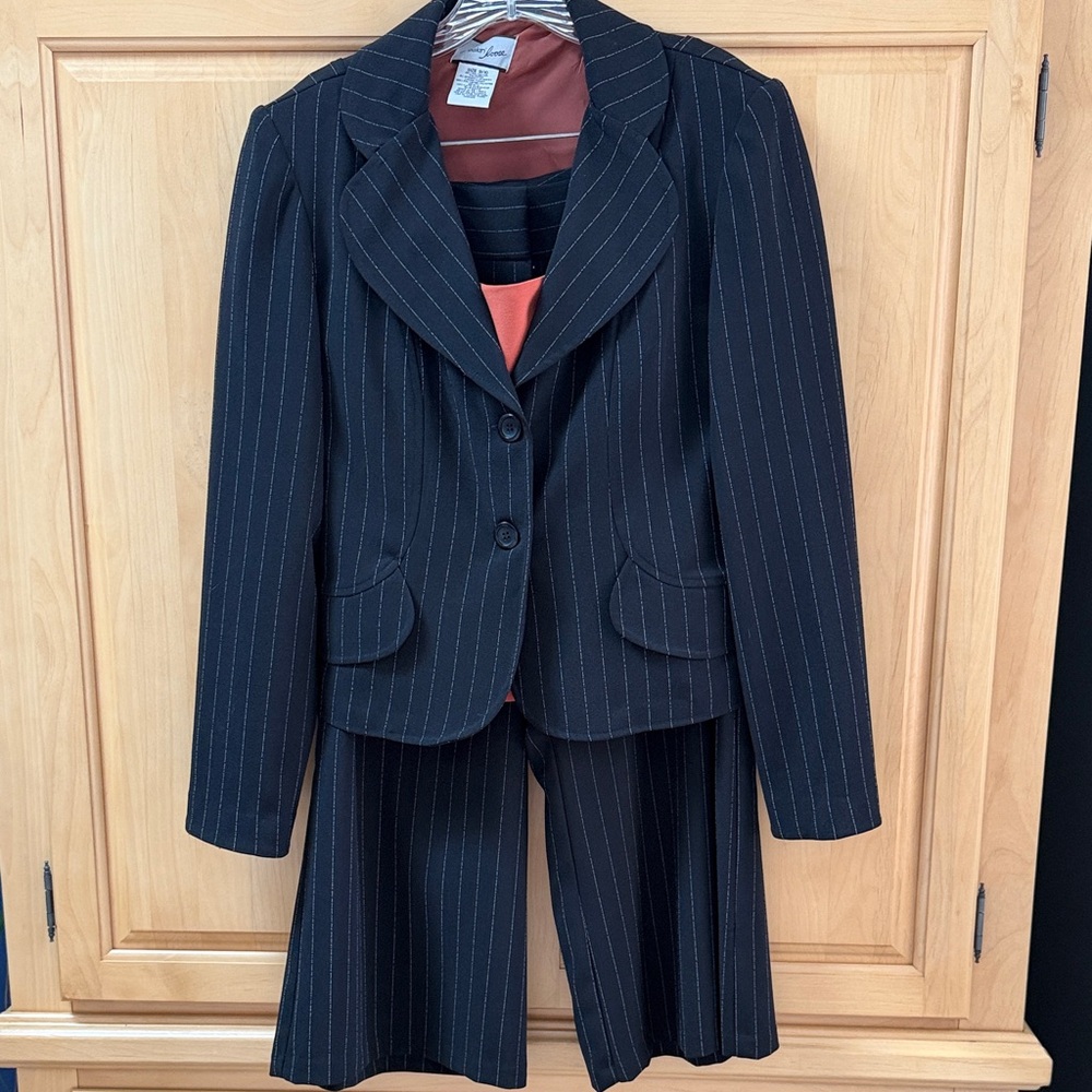 Black 3-Piece Pinstripe Women's Capri Pant Suit